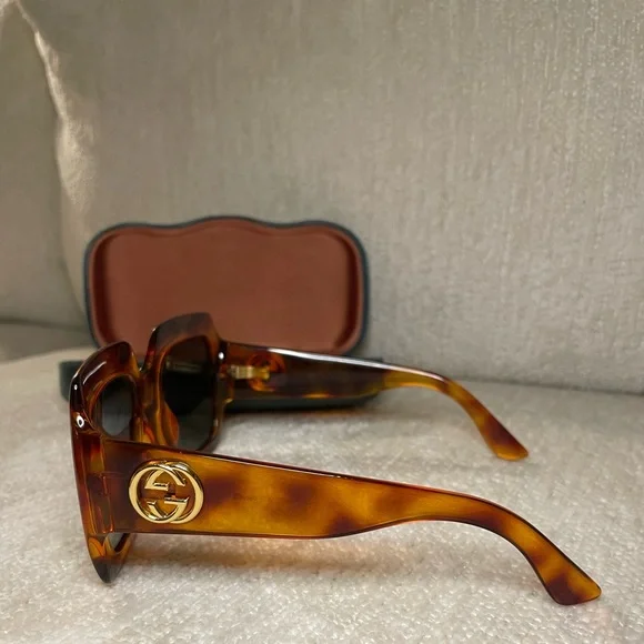 Gucci Women’s Sunglasses Tortoise - Picture 3 of 5